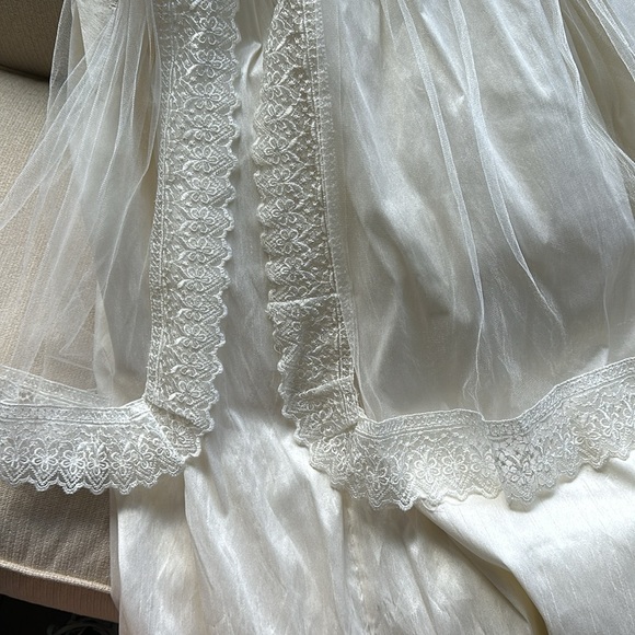 Girl dress with detachable flowers, Flower Girl Dress Tulle, First Communion. - Picture 5 of 8